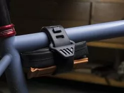 Cinta ALL MOUNTAIN STYLE OS Strap, Siempre Con STYLE !! 11 Cinta ALL MOUNTAIN STYLE OS Strap, Siempre Con STYLE !! -Bicicletas Tienda AMS Os Strap on a gravel bike frame web