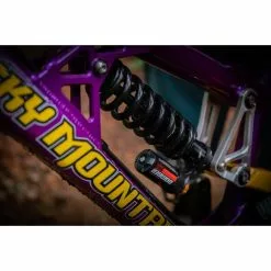 Marzocchi Bomber CR!! 6 Marzocchi Bomber CR!! -Bicicletas Tienda OKOKimage 2019 Marzocchi Bomber CR coil rear shock action 1 2